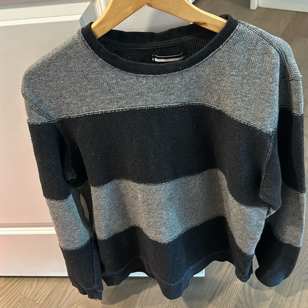 Men’s Rvca size Large good used condition!!